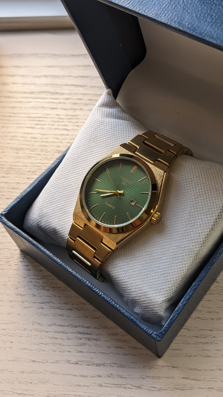 Elegant Tissot Gold-Tone Quartz Watch with Green Dial